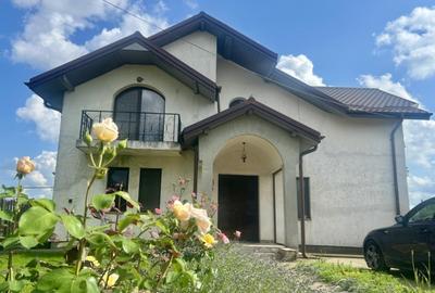 Vilă de familie 1000 mp teren, 6 camere, garaj 2 mașini, foișor - Valea Lupului - 1