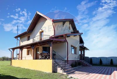 Casă cu 4 camere în Sânpetru