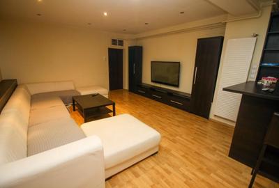 Apartament cu 3 camere semidecomandat, mobilat în Central