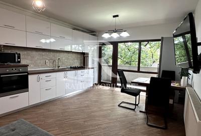 Apartament cu 3 camere decomandat, mobilat în Ultracentral