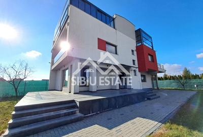 Casa cu 4 garaje, terase panoramice, teren mare - 25