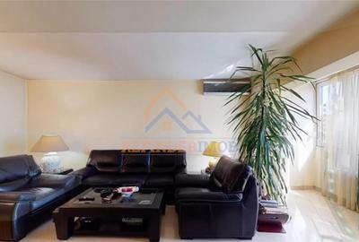 Apartament cu 3 camere decomandat în Berceni