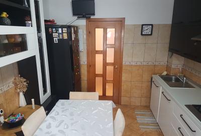Apartament doua camere, semidecomandat, etaj trei, bucatarie mare, Bistrita Lac - 2