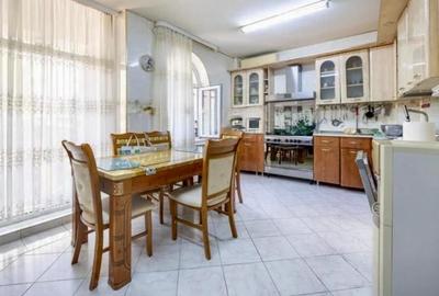 Casă individuală / Spațiu comercial / Clinică | 450 mp, curte proprie | Baicului - 12