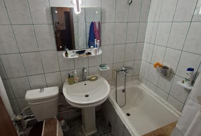 Apartament cu 2 camere decomandat, zona Nicolina - 9