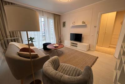 Apartament cu 3 camere semidecomandat în Berceni