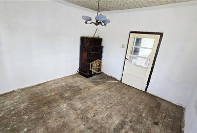 Casa cu teren intravilan de 2.211 mp | Centru, comuna Apa - 13