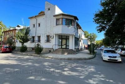 Super Pozitie ! Vila P+1+M zona Centrala 640mp construiti - 1