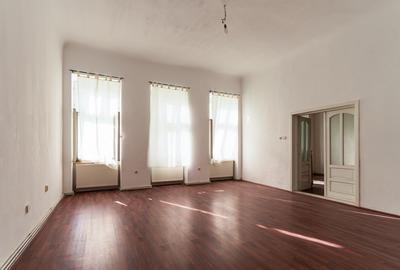 Casa de vanzare pentru AirBNB, birouri, comercial in piata Traian - 1