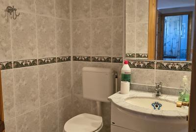 Apartament cu 3 camere Zona centrala Str. Bucegi Liceul de Arte etaj 3 , 2 balc - 9