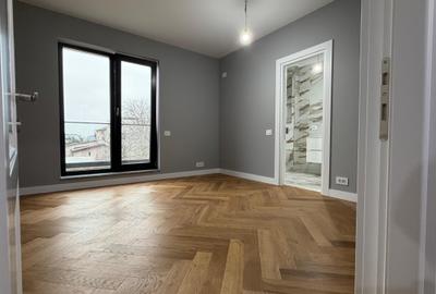 Apartament cu 3 camere decomandat în Aviației