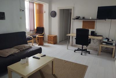 Apartament cu 2 camere semidecomandat, mobilat în Romană