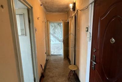 Apartament cu 3 camere în Podu Roș