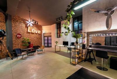 Birou, 90 mp în P-ța Universității