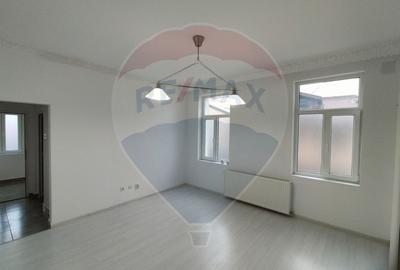 Ultracentral - Vilă 323 mp - Ideală sediu firmă / clinică / birouri - 16