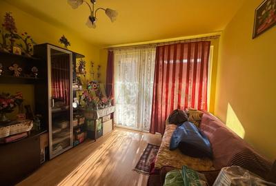 Garsonieră decomandată, mobilată în Florești