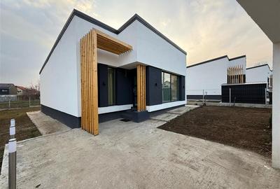 Casă cu 4 camere în Valea Adâncă