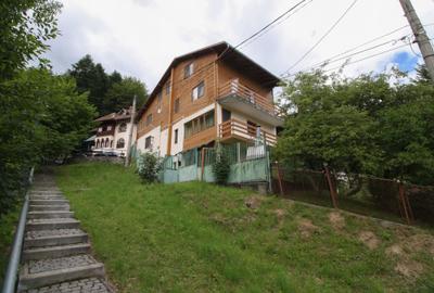 Casă individuală cu 8 camere în Central