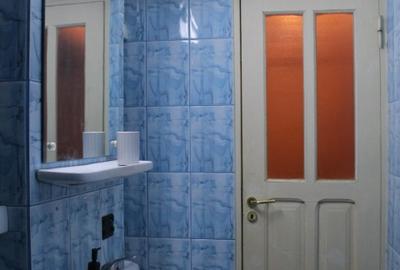 Vând apartament decomandat, 2 camere, etajul 2 / 4, Băile Herculane, zona Piață - 12