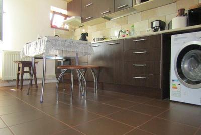 Decomandat! Vanzare apartament cu 4 camere in Targoviste micro 4!