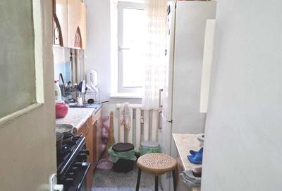 Apartament cu 3 camere semidecomandat în Dacia