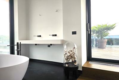 Apartament cu 5 camere decomandat în Băneasa