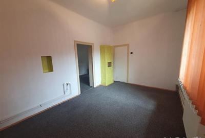 Birou, 40 mp în Central