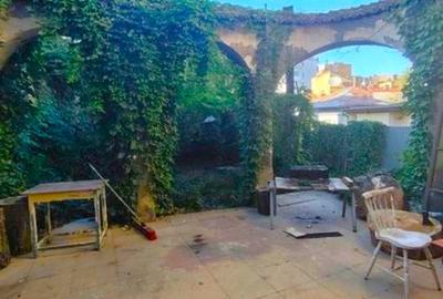 Casă cu 10 camere în Dacia