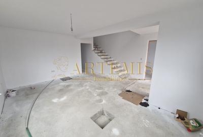 Casa individuala, decomandata, 10 camere, 210 mp., teren 15000mp., zona Centura. - 1