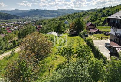Casa bătrânească cu foișor și teren - 7