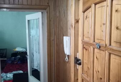 De vânzare apartament cu 2 camere,etaj.3 - 5