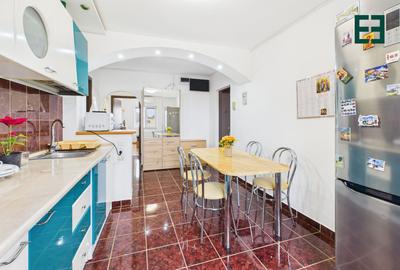 Apartament cu 3 camere decomandat, mobilat în Girocului