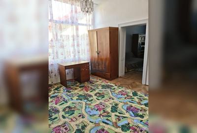 Casă cu 4 camere în Gruia