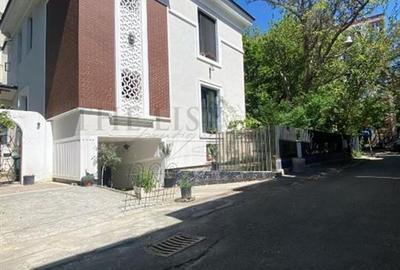 Casă individuală cu 11 camere în Kiseleff