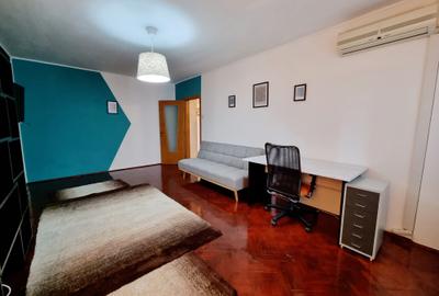 Apartament cu 3 camere decomandat în Dristor