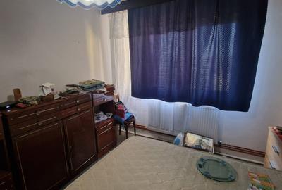 Se inchiriaza apartament,decomandat doua camere,etaj 10/11 ,pret 1300ron/luna. - 9