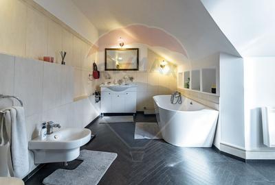 Casă spațioasă 350 mp utili, Teren 650 mp, Garaj subteran, Tractorul - 40