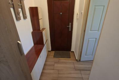 Apartament 2 camere, etajul 2/4, zona Baza 3 - 7
