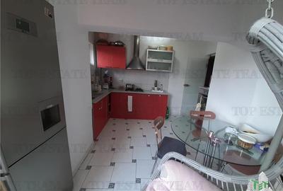 Apartament cu 3 camere decomandat, mobilat în Calea Călărașilor