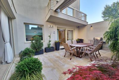 Vila deosebita  la un pas de mare mobilata si utilata - 55