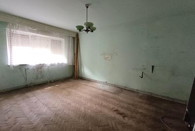 Apartament cu 2 camere semidecomandat în Cetate