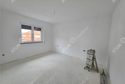 Casa individuala cu 4 camere si curte libera de 330 mp in Selimbar - 13