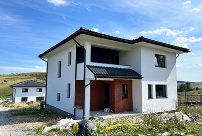 Casă individuală cu 5 camere în Chinteni