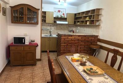 Casă individuală cu 5 camere în Central