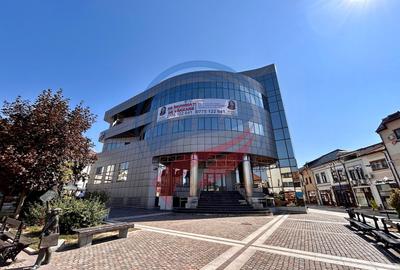 Spațiu comercial, de 2,400 mp, în Ultracentral