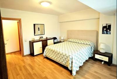 Apartament cu 4 camere semidecomandat în P-ța Unirii