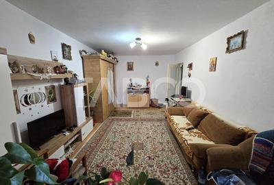 Apartament cu 3 camere decomandat, mobilat în Turnișor