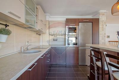 Apartament cu 3 camere semidecomandat, mobilat în Tractorul