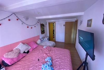 Vanzare apartament pe 2 nivele  in Ansamblu Oasului 86-90 - 11