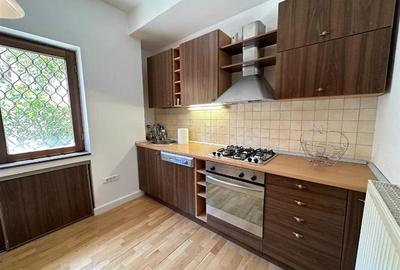 Apartament cu 3 camere decomandat în Primăverii